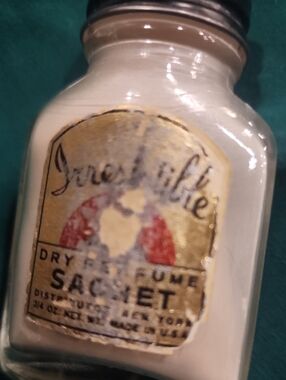 Irrisistible Cream Dry Perfume Sachet - Cream Scent